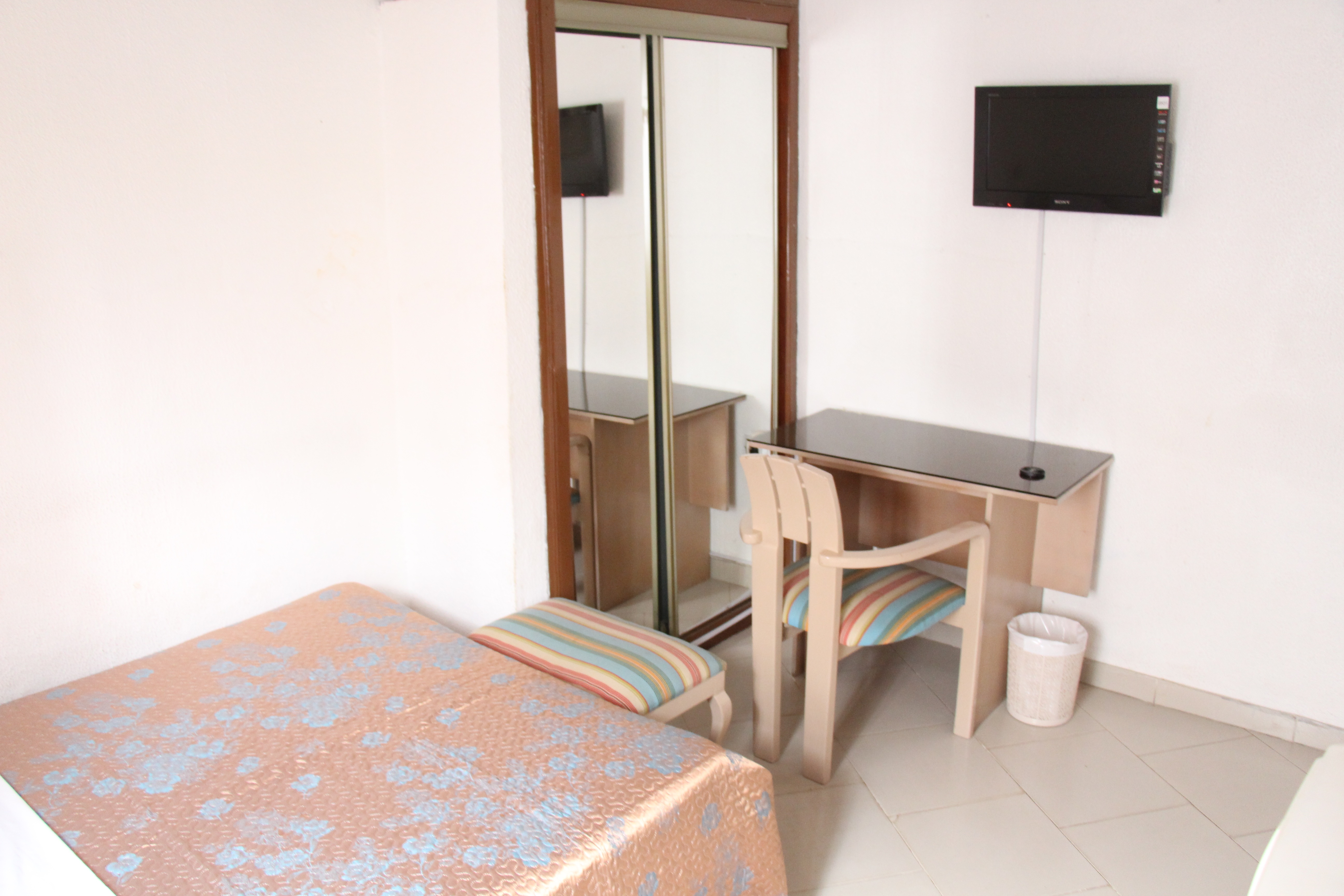 Single Room - Image 1